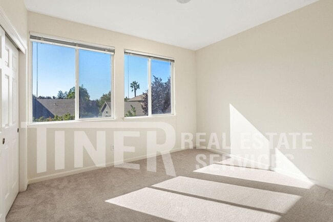 Building Photo - 9808 Spring View Way