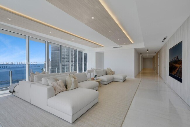 Building Photo - 300 Biscayne Blvd Way