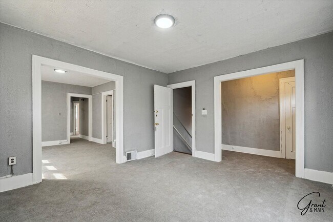 Building Photo - 3813 W Euclid St