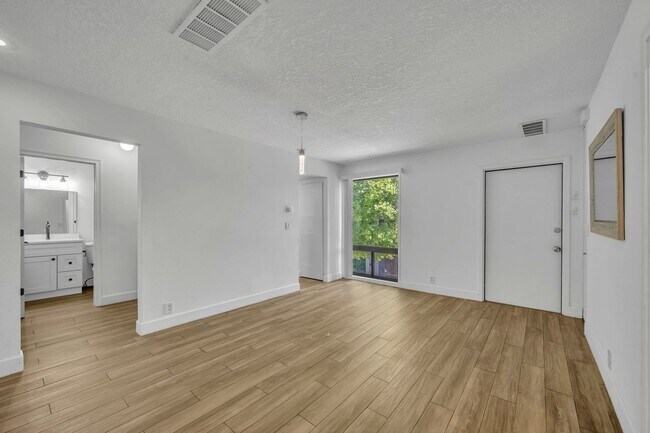 Building Photo - The Highlands in Winter Springs