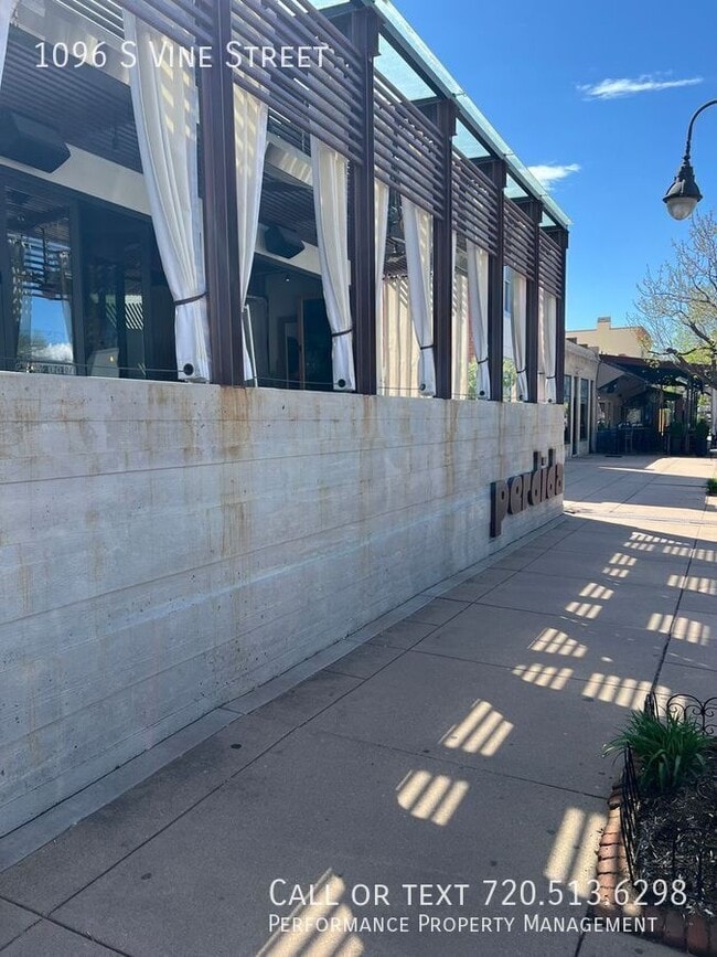 Building Photo - 1096 S Vine St