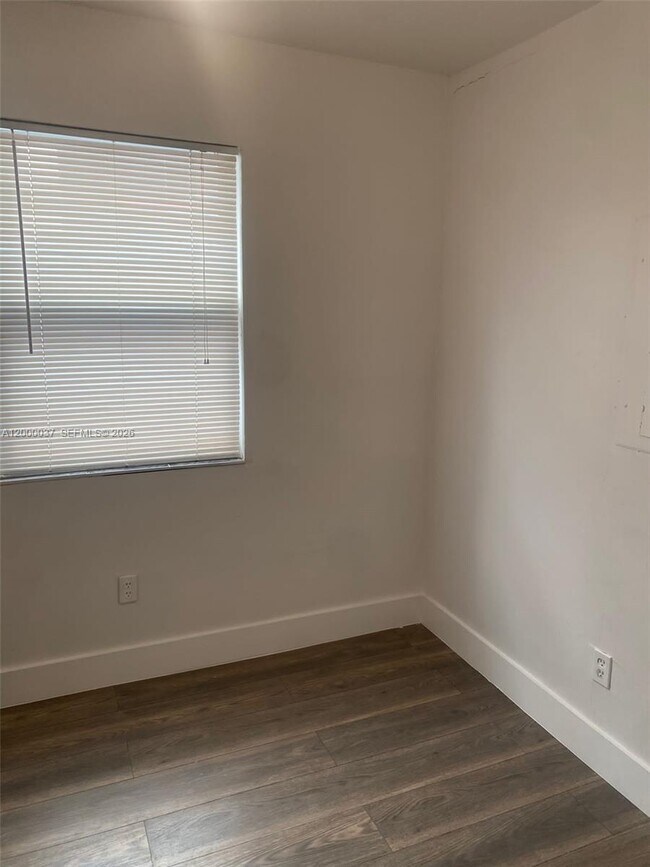 Building Photo - 824 84th St