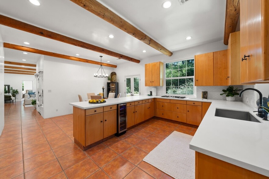 Building Photo - 25648 Timpangos Dr