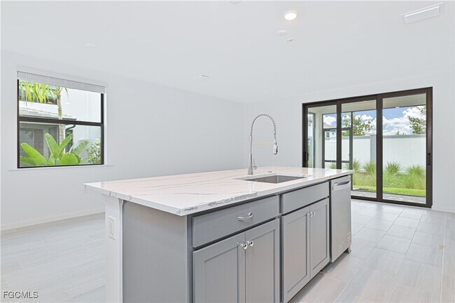 Building Photo - 13011 Luminary Wy