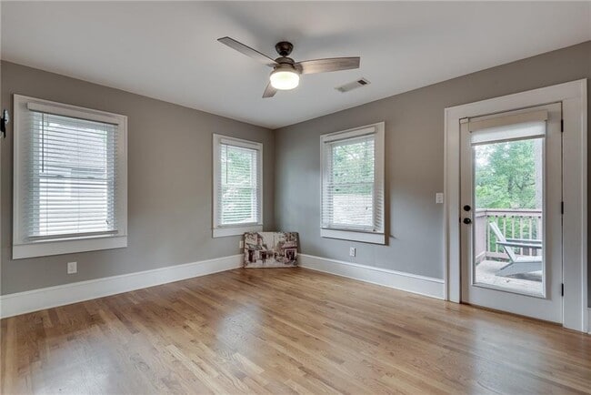 Building Photo - 953 Gilbert St SE