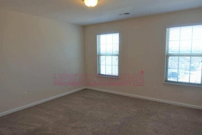 Building Photo - 204 Alderside Pl