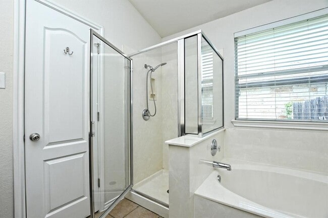 Building Photo - 2112 Mir Woods Dr