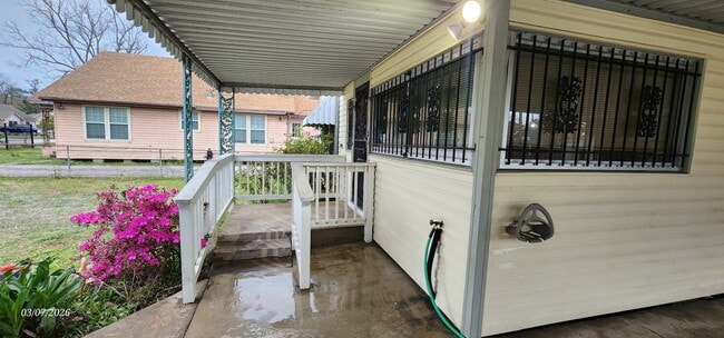 Building Photo - 4612 Hain St