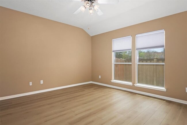 Building Photo - 1602 Village Townhome Dr