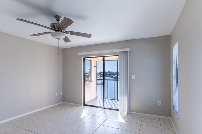 Building Photo - WATERFRONT- 2-BEDROOMS, 2-BATH- PUNTA GORD...