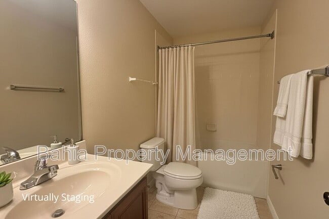 Building Photo - 2487 Hassonite St