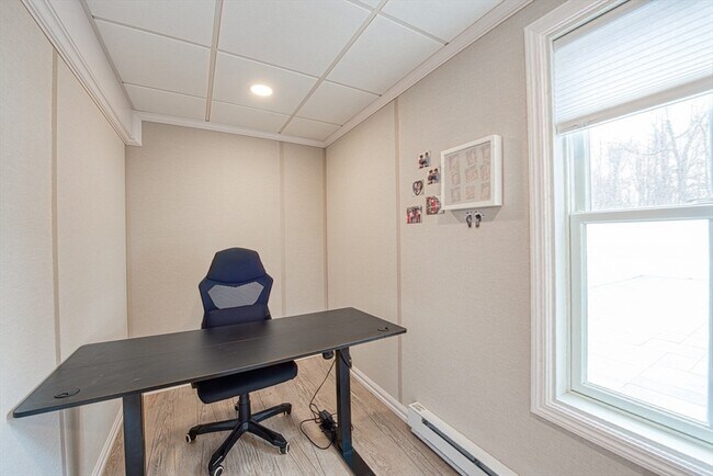 Building Photo - 35 Metacomet Rd