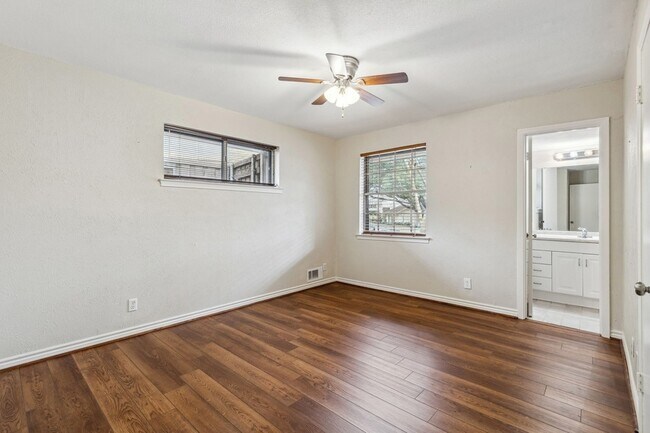 Building Photo - 9611 Meadowhill Dr