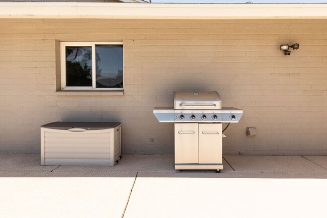 Building Photo - Tempe Beauty! 2199 Sq Ft 4 bedroom 2 bath ...
