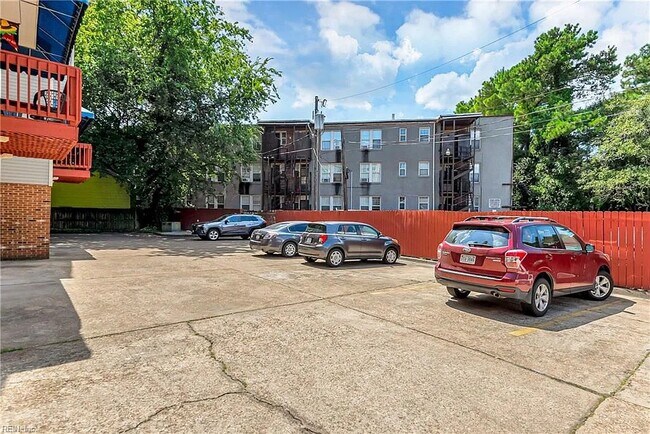 Building Photo - Hampton Blvd