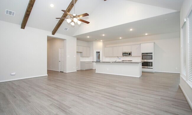 Building Photo - 31611 Lyle Mnr Dr