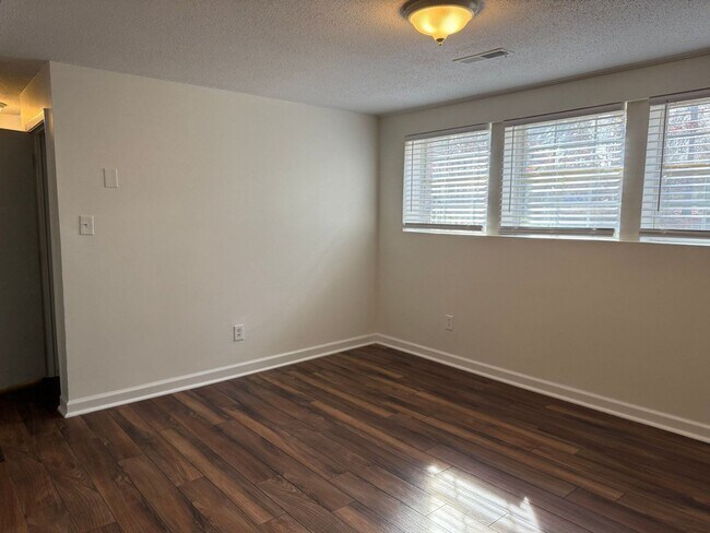 Building Photo - ** Beautiful 4 bedroom House in Farragut Area **