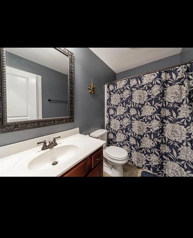 Building Photo - 5610 Abercorn Dr