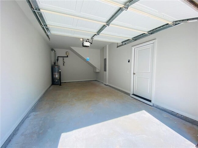 Building Photo - 1089 N Village Dr
