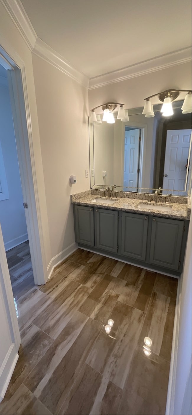 Building Photo - Stately Brick Home in Prime City Location