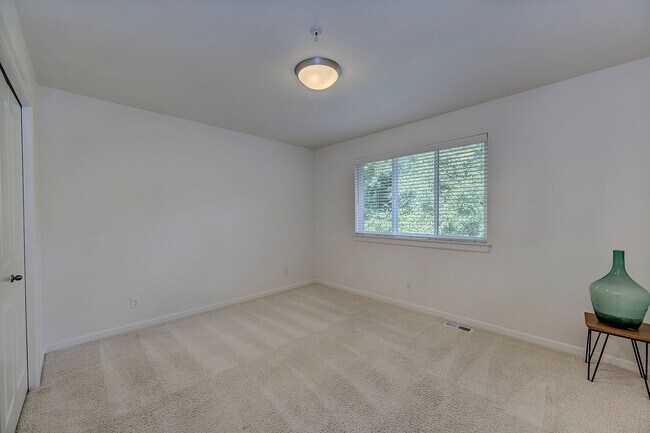 Building Photo - Mukilteo Townhome