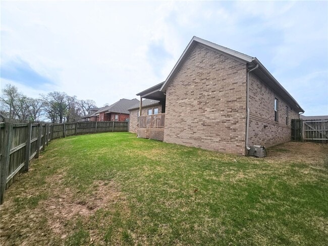 Building Photo - 3803 SW Kite Dr