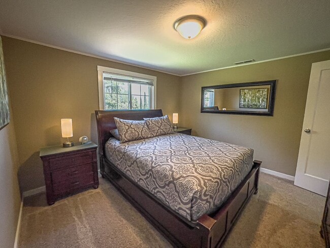 Building Photo - Kelsey's Cottage: Fully Furnished 2 bd/1ba Jacksonville Cottage, Large yard! $300 Utility Fee