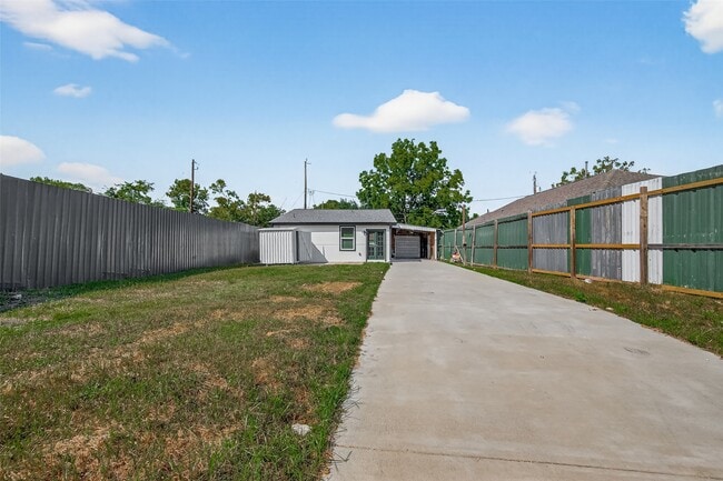 Building Photo - 889 Chas Ln