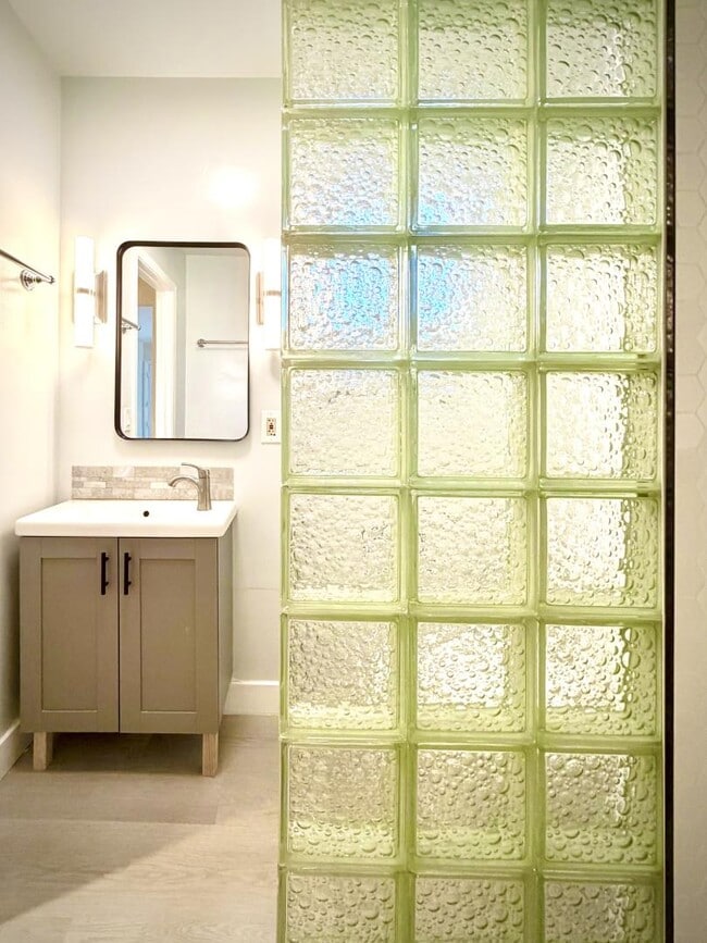 Building Photo - 673 Georgia Ave