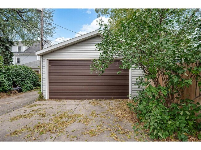 Garage - 2316 Fremont Ave S