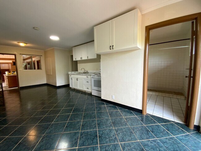 Building Photo - T1171