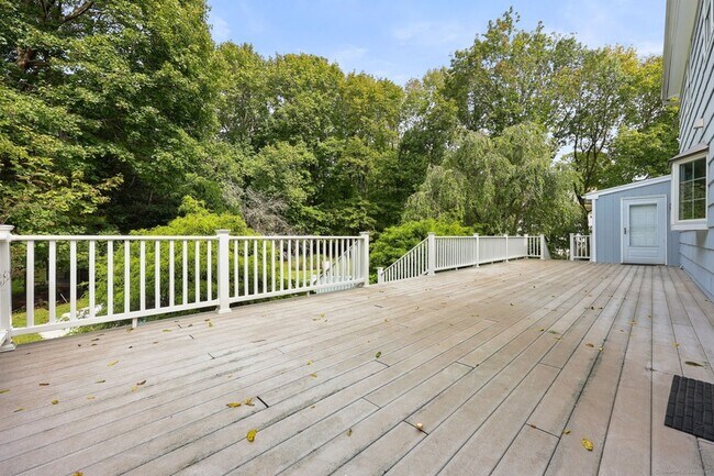 Building Photo - 8 Ferry Ln E