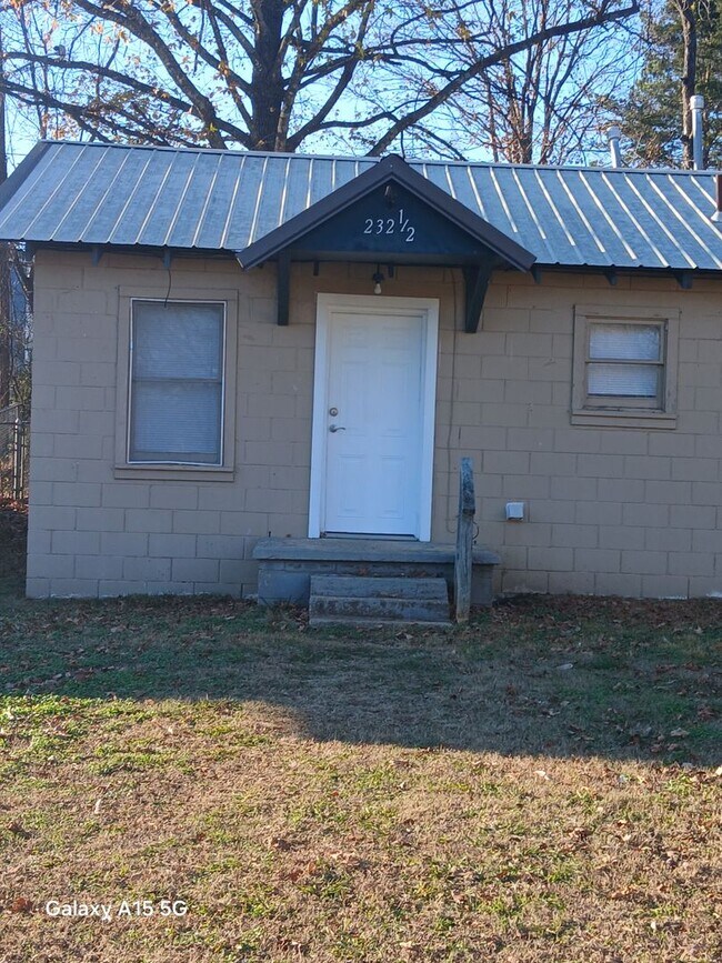 Primary Photo - 232 1/2 and 232 Wilson