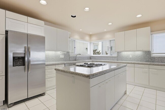 Building Photo - 119 S 11th Ave