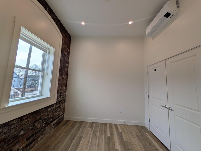 Building Photo - 22 S Main St