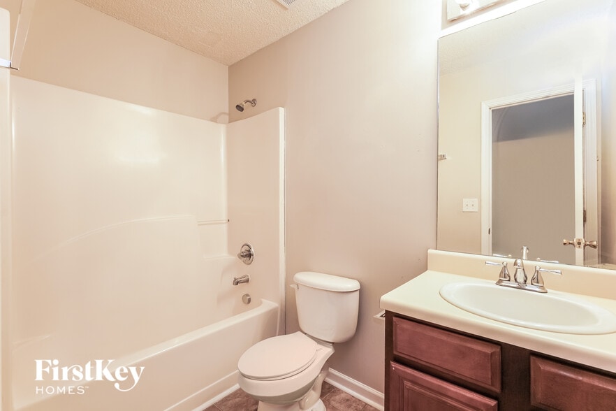 Building Photo - 2102 Boulder Gate Dr