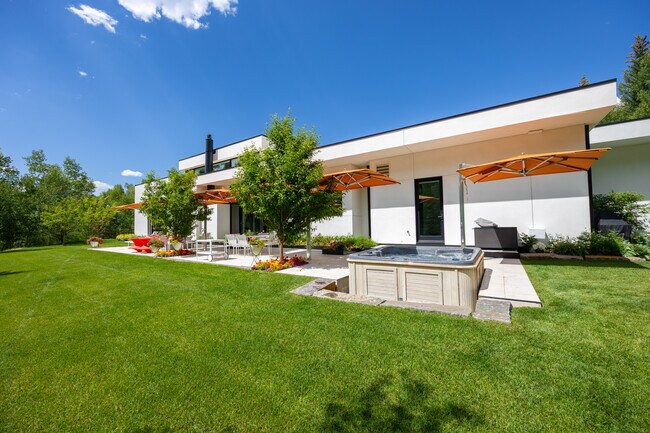 Building Photo - 1411 Crystal Lake Rd