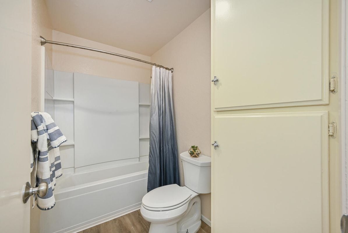 Building Photo - 23732 Hillhurst Dr