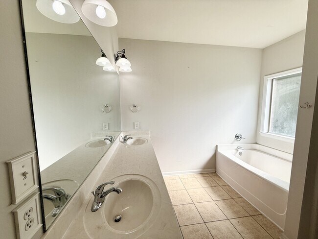 Building Photo - 3821 Branford Ct