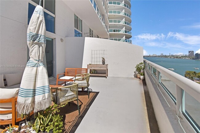 Building Photo - 1800 N Bayshore Dr
