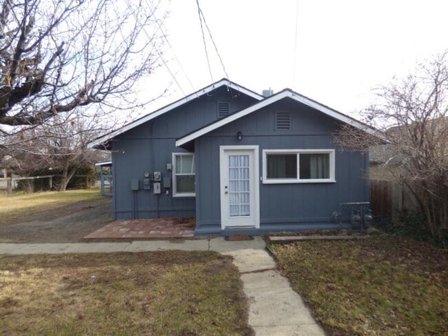 Primary Photo - 2 Bedroom/1 Bath Cute House/Duplex