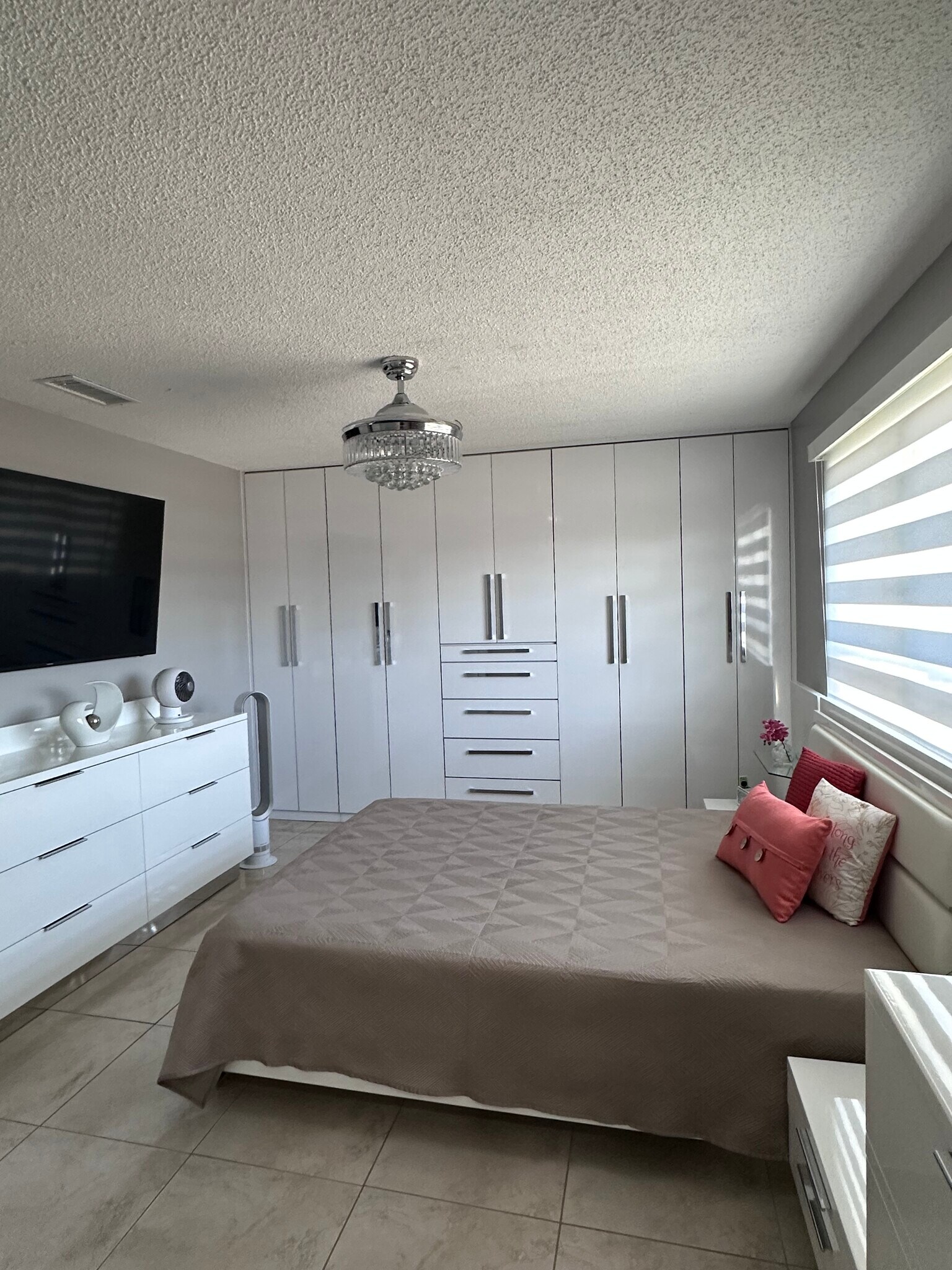 Building Photo - 2371 Kirkwall St