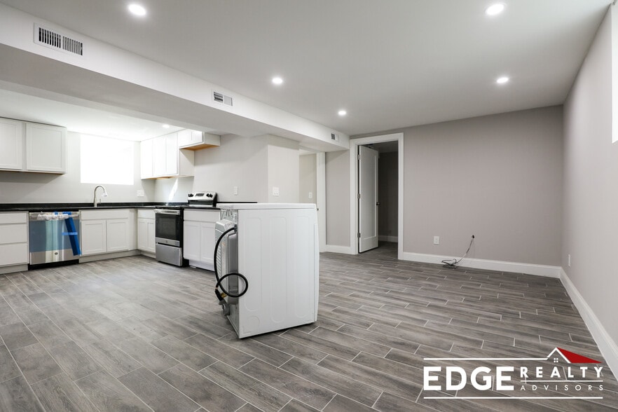 Building Photo - 14 Glenmont Rd