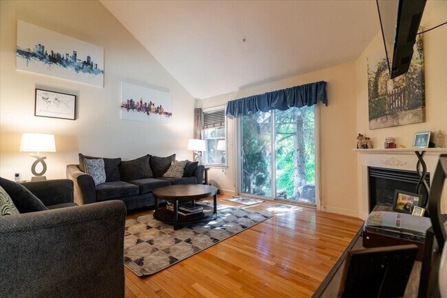 Building Photo - 68 Village Dr