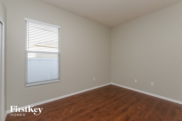 Building Photo - 5032 Balsam Dr