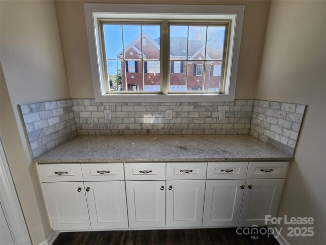 Building Photo - 326 Sadie Dr