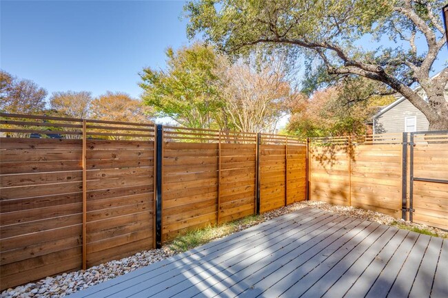 Building Photo - 5701 Cougar Dr