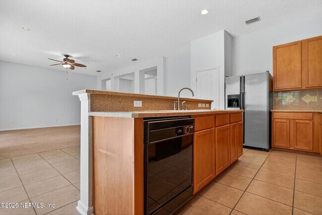 Building Photo - 872 Collinswood Dr W