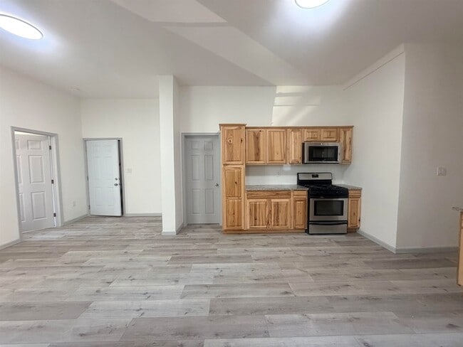 Building Photo - 124 Winfield Ave