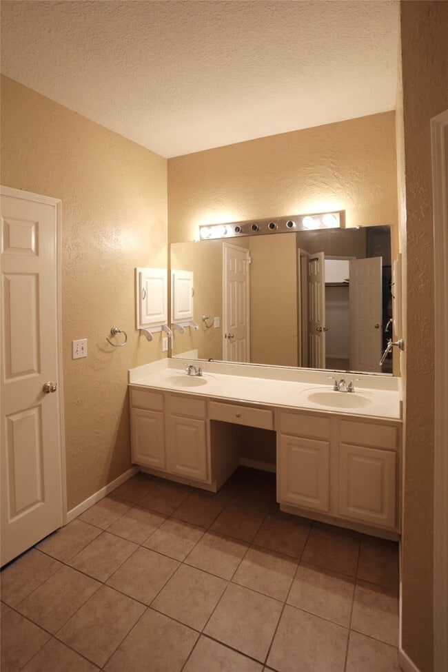 Building Photo - 20410 Eagle Nest Ct